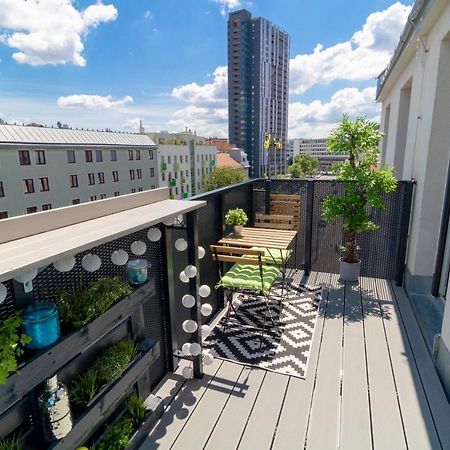 Boutique Sky City Apt. With Balcony / Top Spot Wenen Buitenkant foto