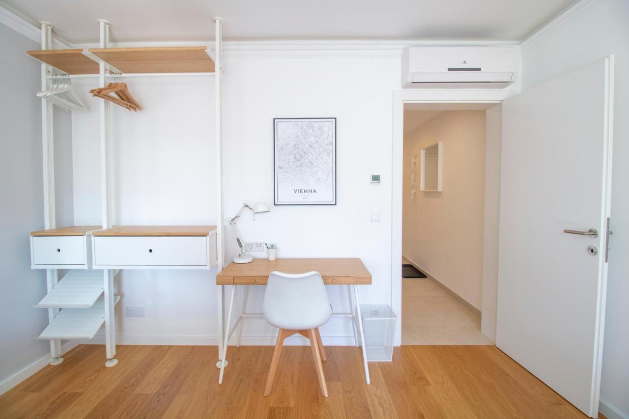 Boutique Sky City Apt. With Balcony / Top Spot Wenen Buitenkant foto