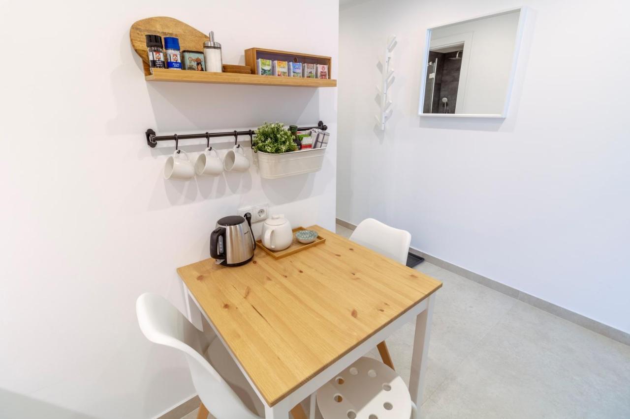 Boutique Sky City Apt. With Balcony / Top Spot Wenen Buitenkant foto