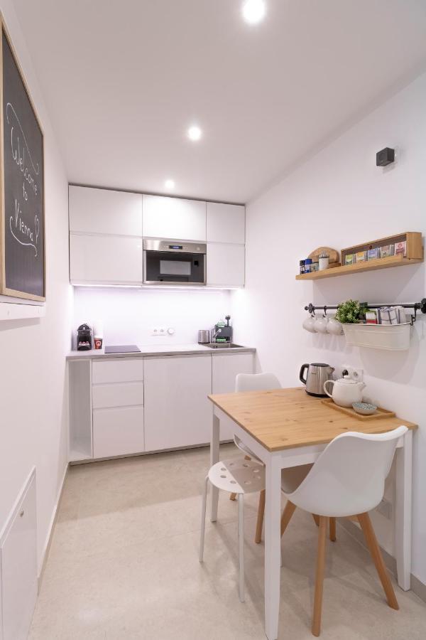 Boutique Sky City Apt. With Balcony / Top Spot Wenen Buitenkant foto